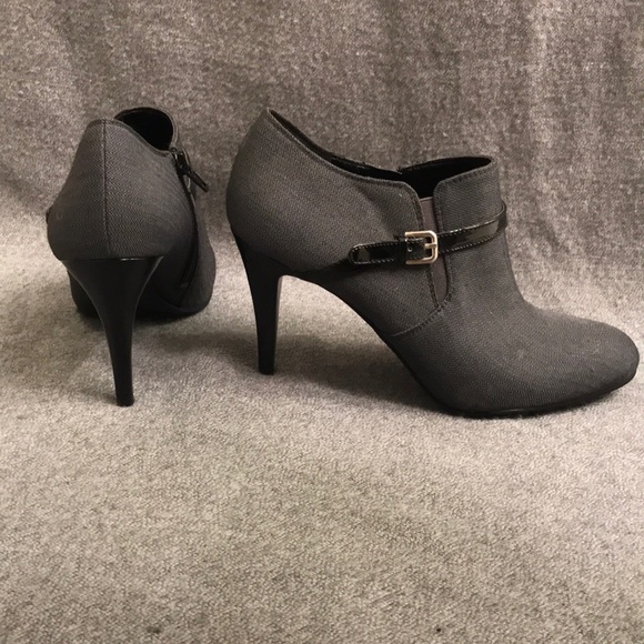 Nine West | 8M Ankle Bootie 3.5in Heel - Picture 3 of 3
